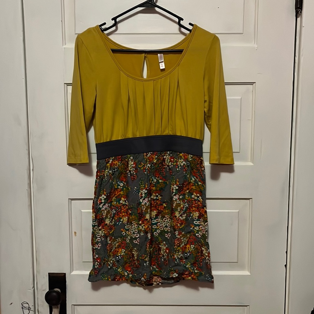 Mid sleeve dress shirt